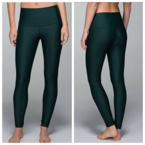 Lululemon Shiny Green Wunderunders (Rare!)